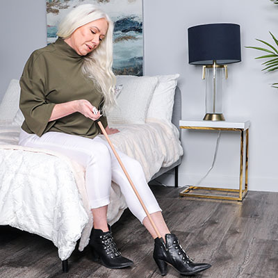 Ensemble de hanche FabLife : pince de préhension, éponge profilée, enfile-bas moulé, chausse-pied en plastique, bâtonnet à pansement