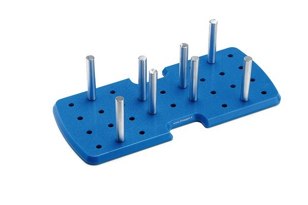 Panneau de base rectangulaire avec 8 cylindres métalliques